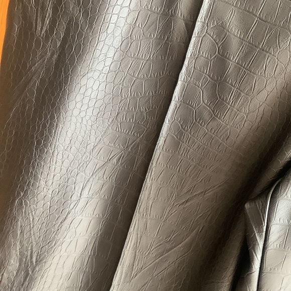 Joie Vegan Faux Leather Alligator Print Tummy Control Black Pants Size M - Picture 5 of 15